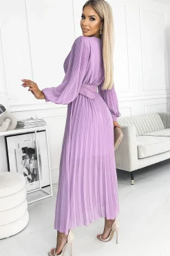 Robe plissée lilas avec encolure enveloppe et ceinture
