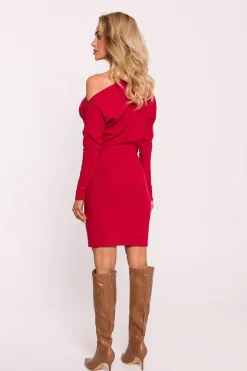 Robe pull courte manches longues épaule dénudée
