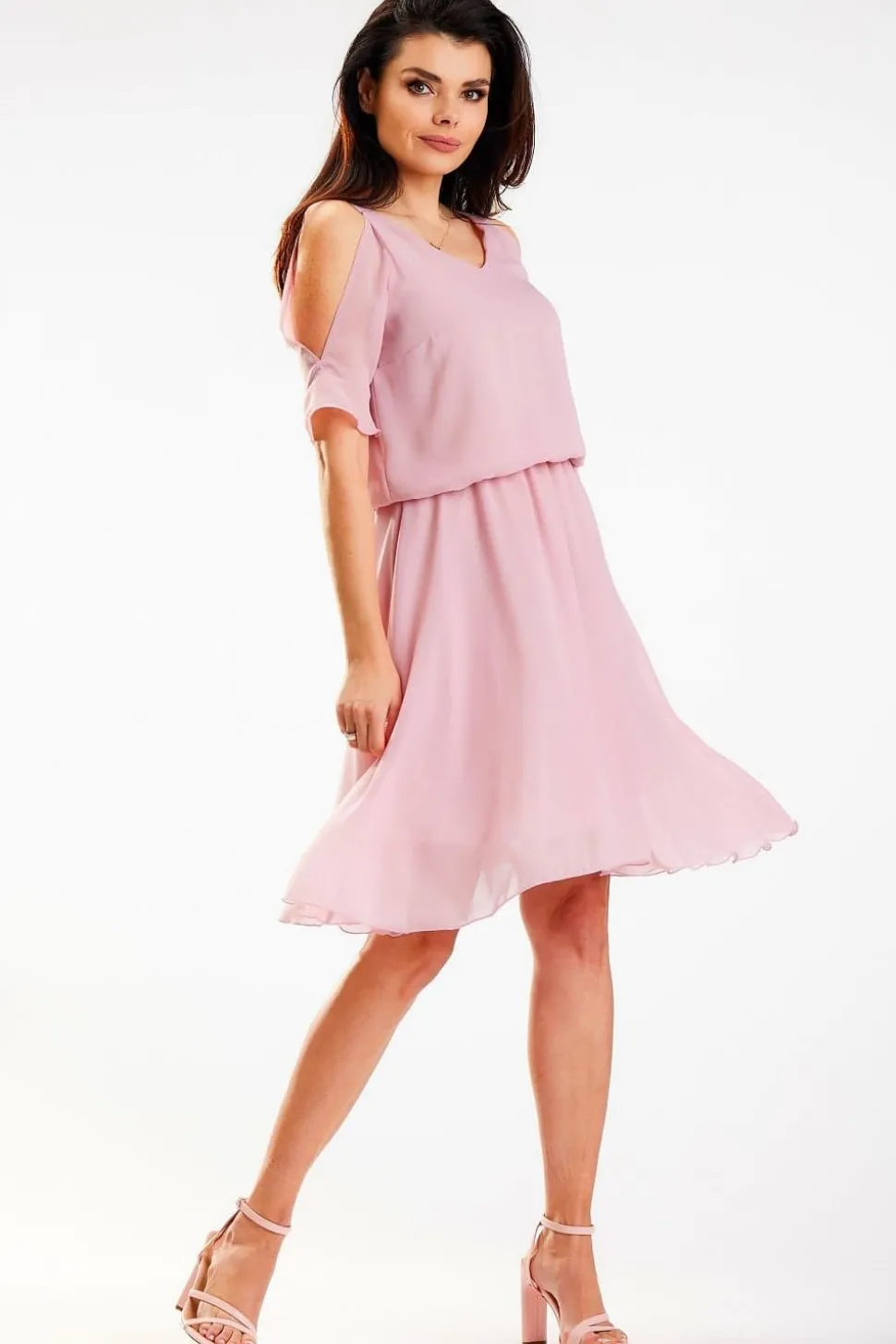 Robe rose poudré épaules dénudées