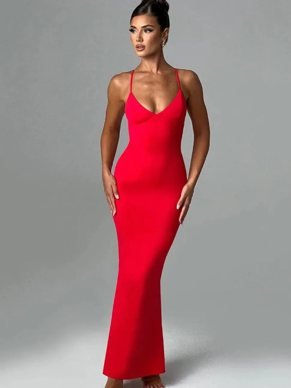 Robe rouge dos nu chic