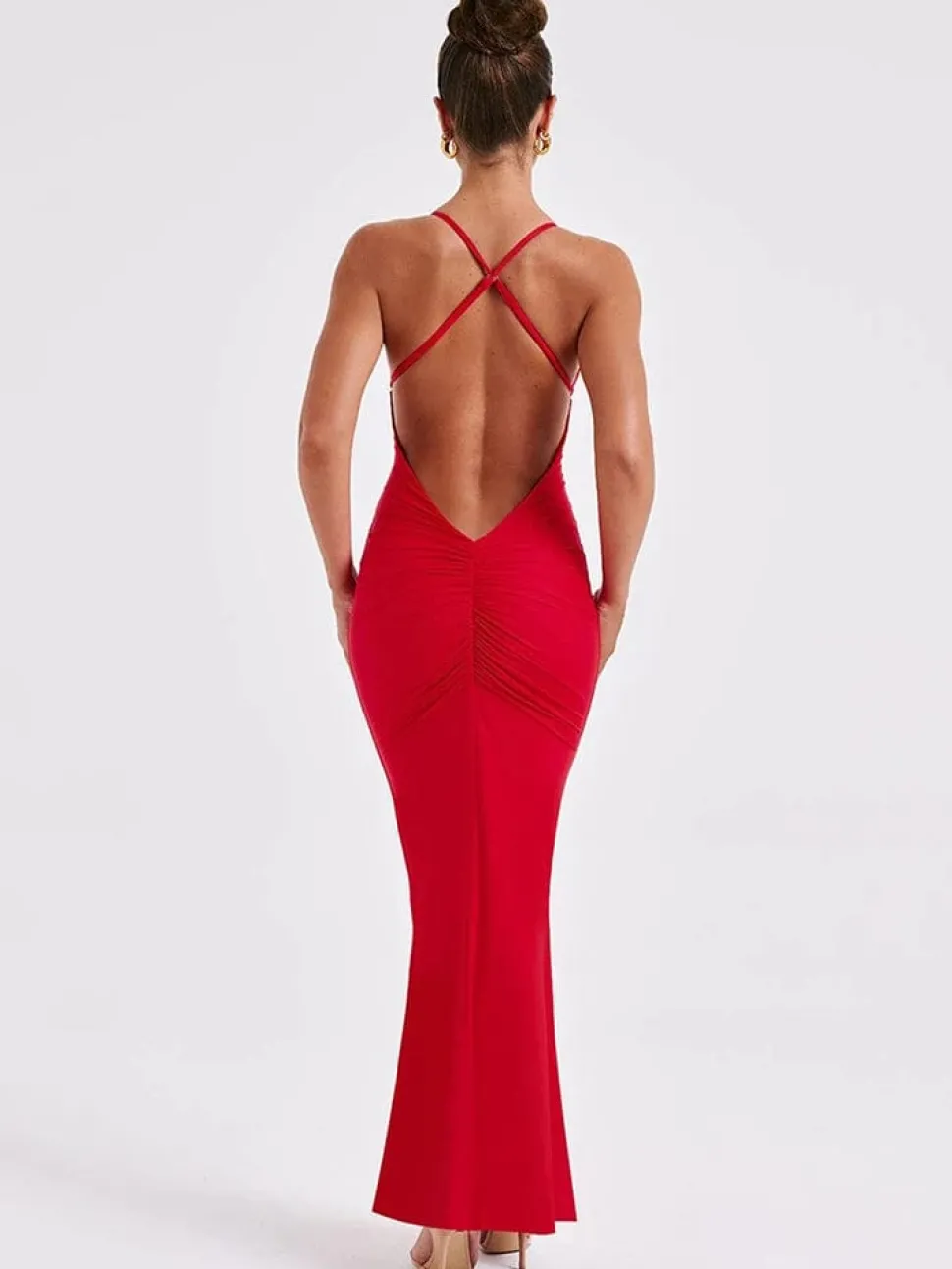 Robe rouge dos nu chic