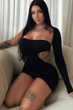 Robe sexy noire courte à une manche longue