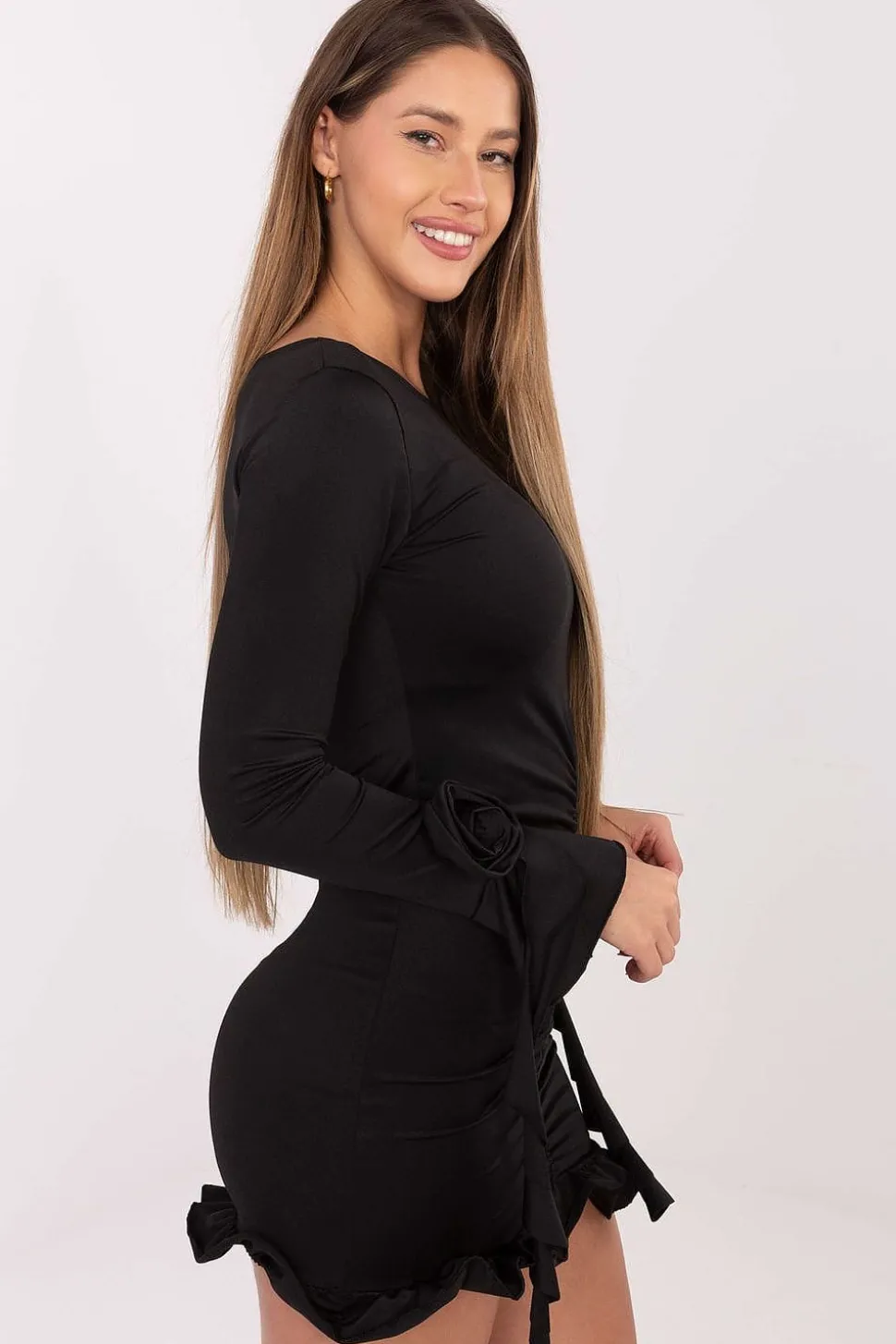 Robe sexy noire mini manches longues