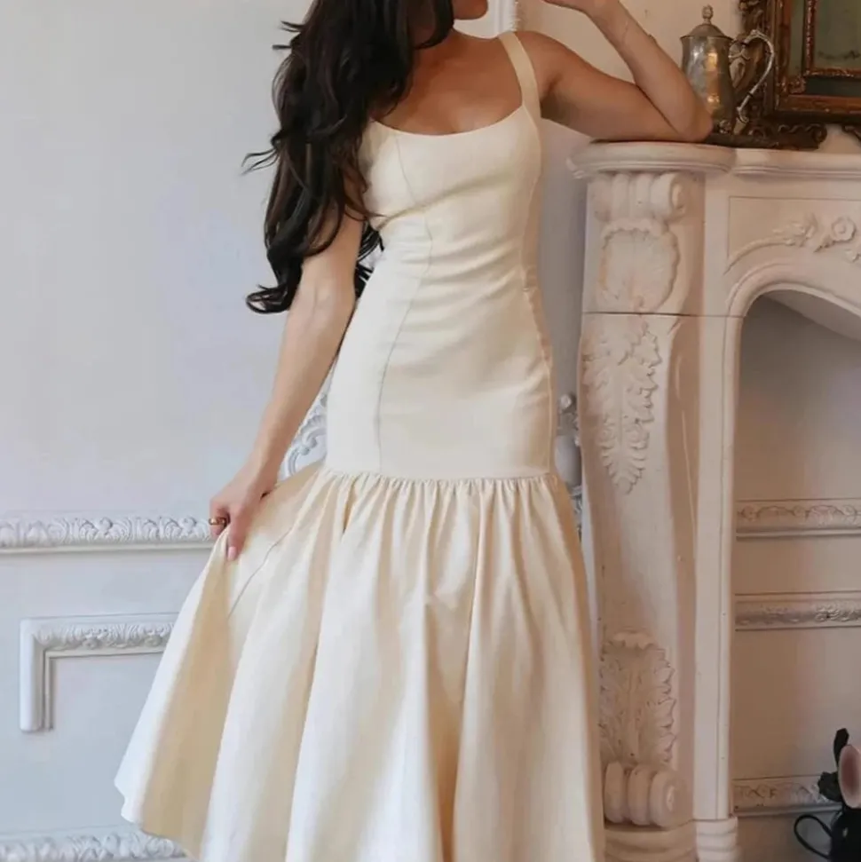 Robe sirène beige sans manches