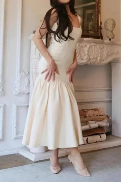 Robe sirène beige sans manches