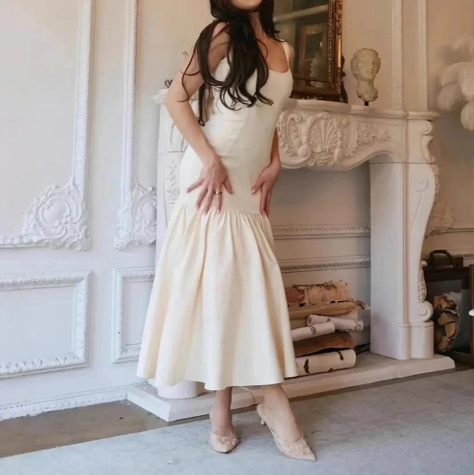 Robe sirène beige sans manches