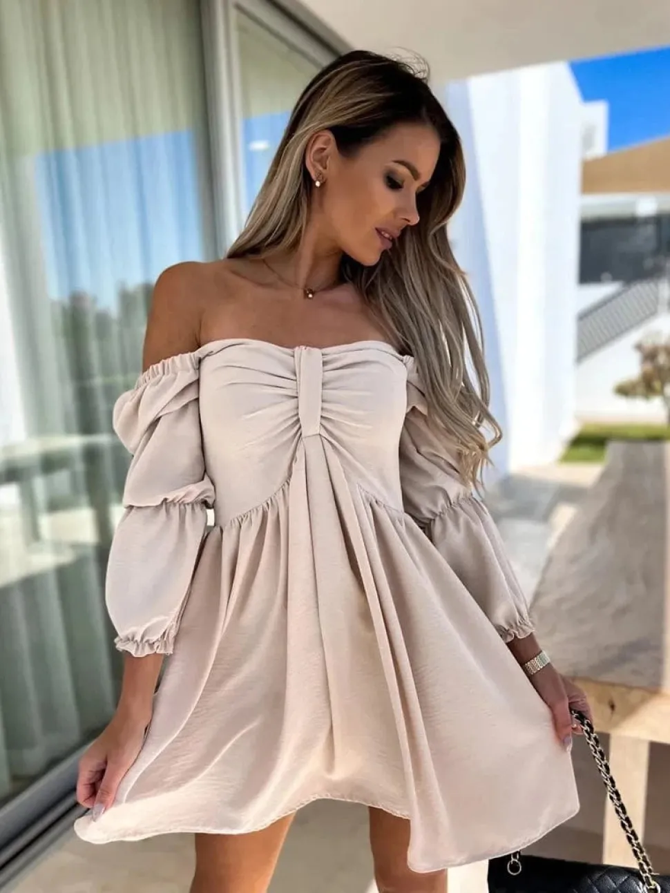 Robe été courte fluide épaules dénudées