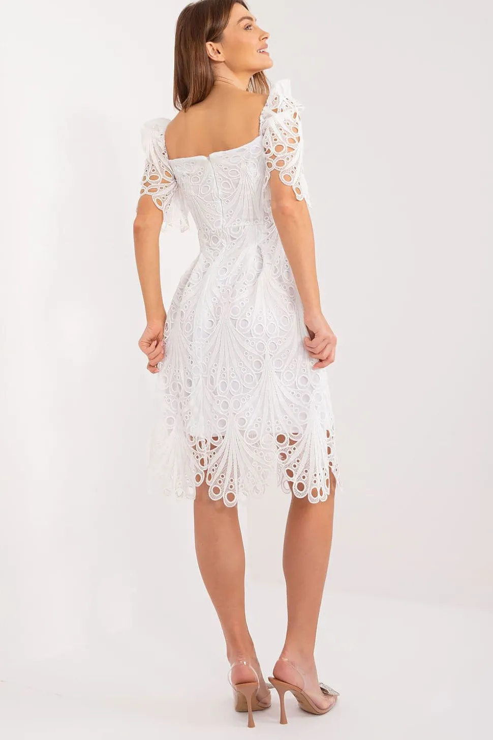 Robe tendre en dentelle blanche