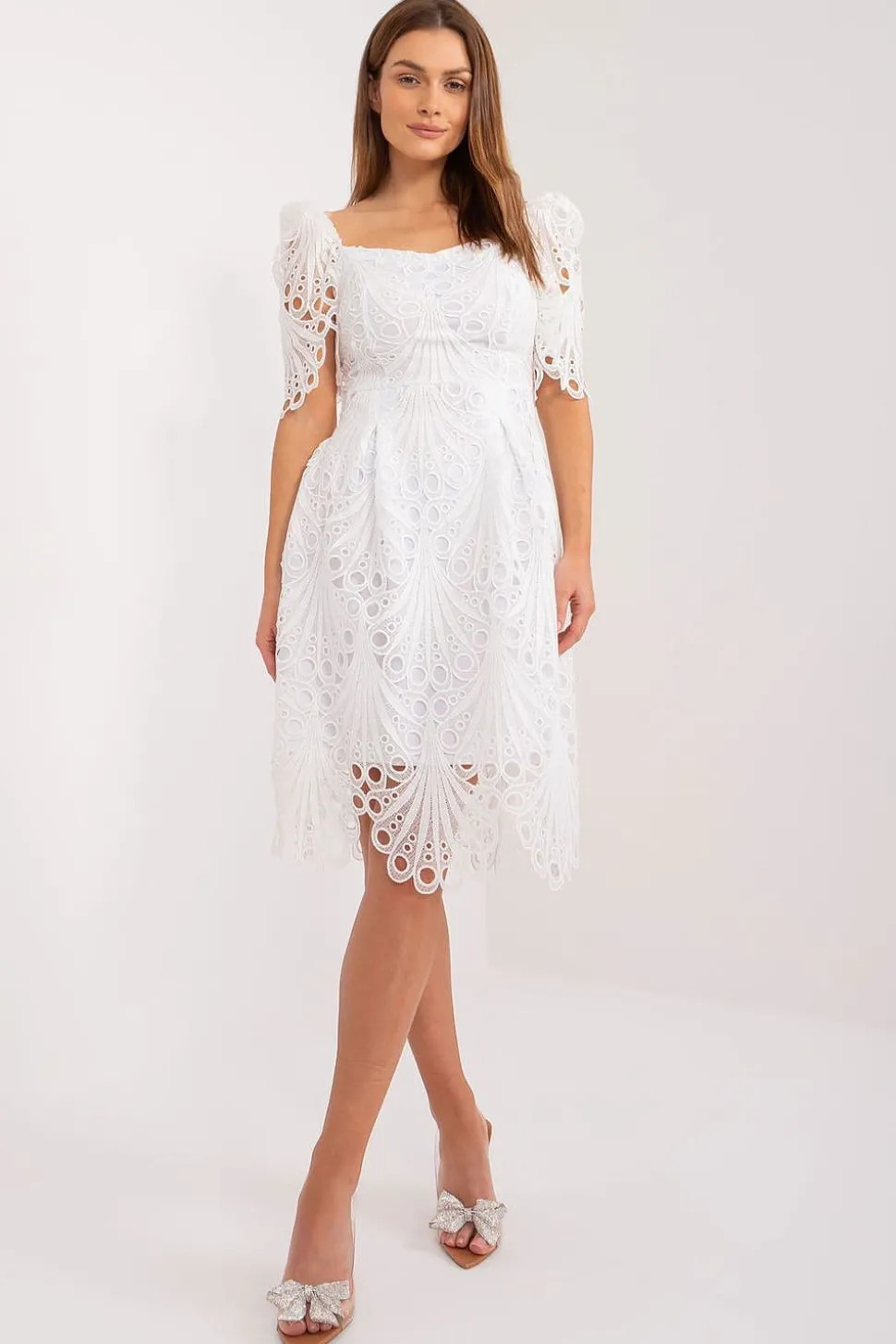 Robe tendre en dentelle blanche