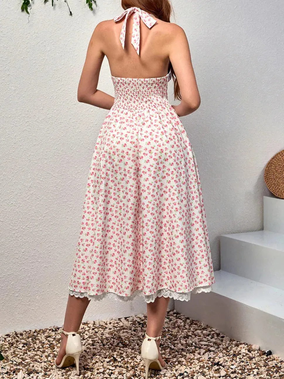 Robe été fleurie midi fluide décolleté profond