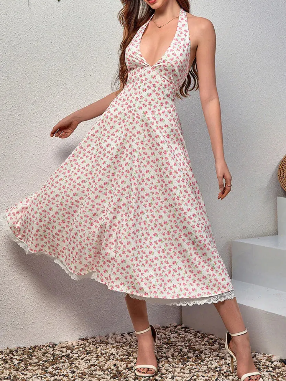 Robe été fleurie midi fluide décolleté profond