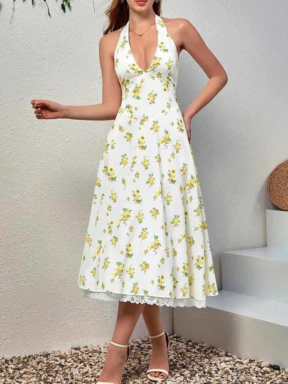 Robe été fleurie midi fluide décolleté profond