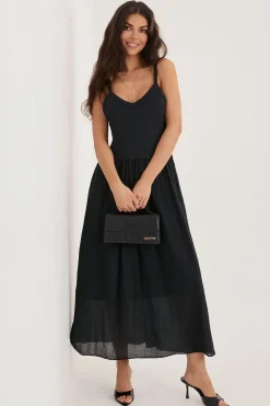 Robe été longue noire à bretelles