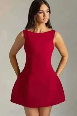 Robe trapèze courte chic sans manches