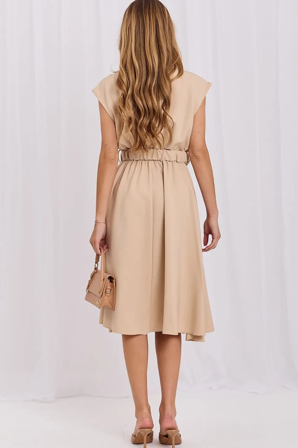 Robe évasée beige fluide manches courtes