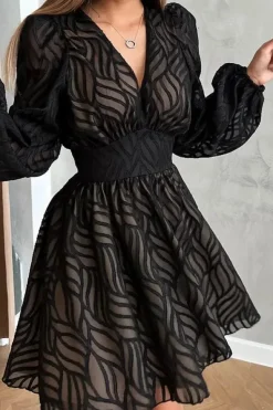 Robe évasée courte manches longues bouffantes