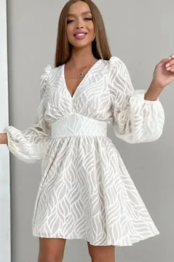 Robe évasée courte manches longues bouffantes