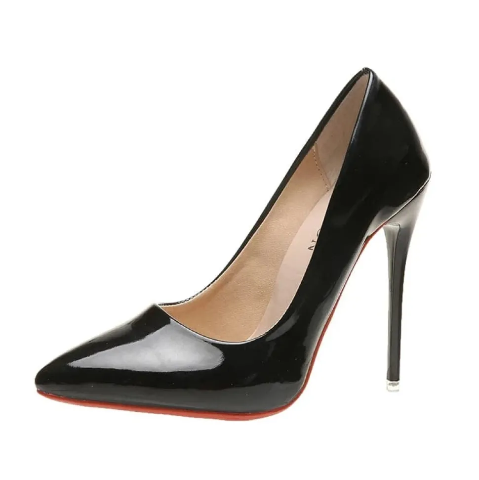 Talons aiguilles noires